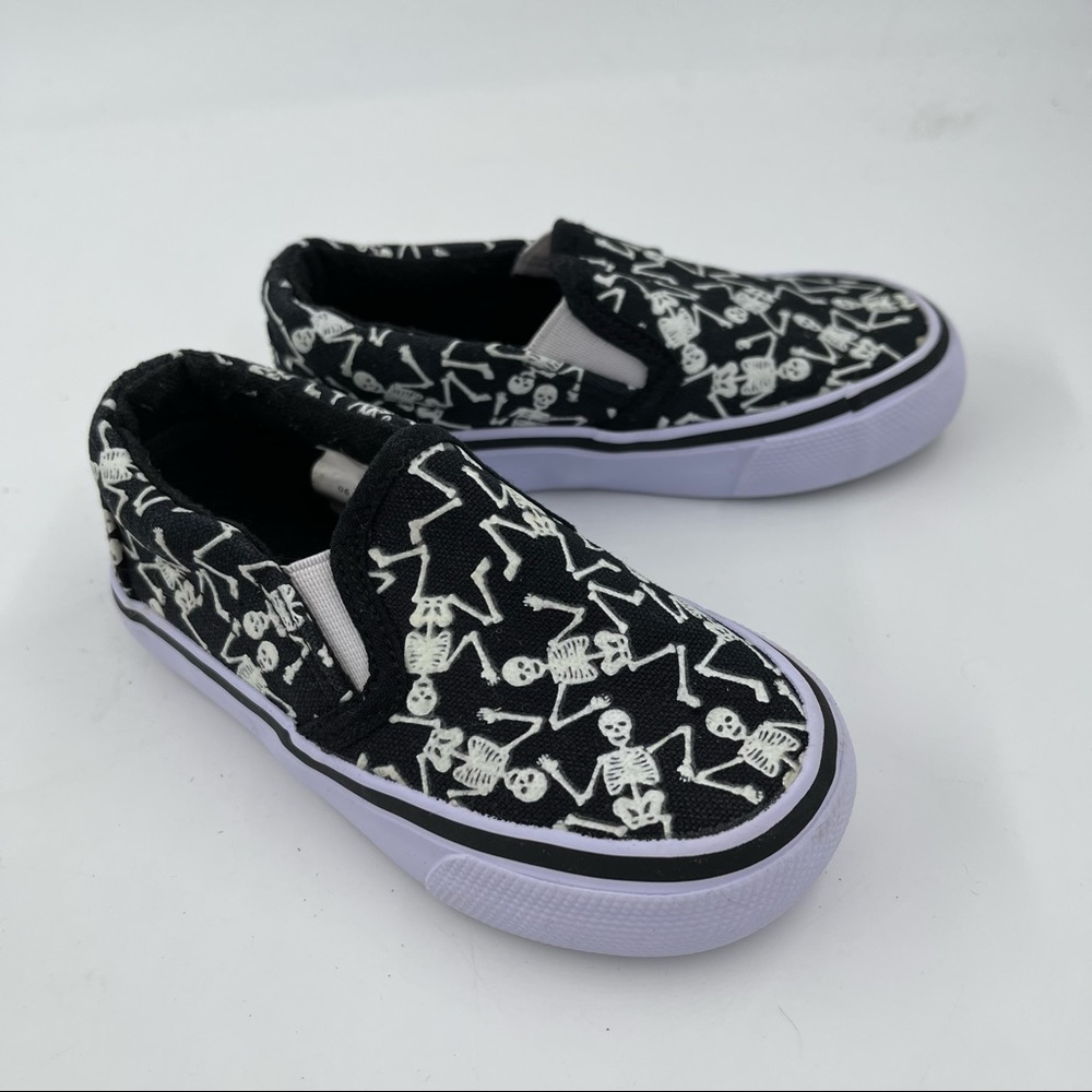 Tommy Bahama Kid’s Toddler’s White Black Skull “ Glow in the Dark” Shoes - SZ 7